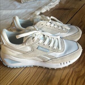 Reebok White Sneakers Size 7 1/2